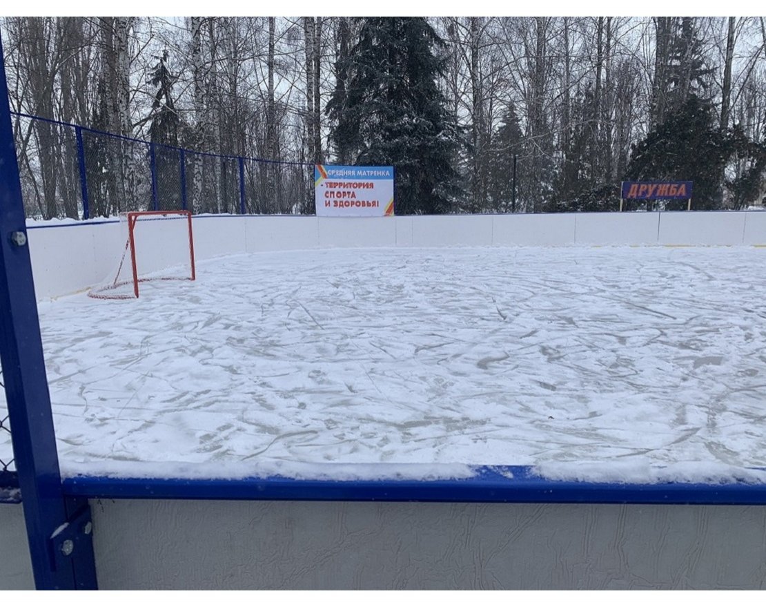 Хоккейная коробка из стеклопластика толщиной 5 мм, с высокими сетчатыми бортами, ограждение за воротами - вид 3